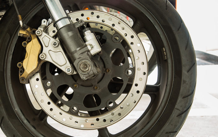 ¿Cómo funciona el sistema de frenos ABS en motos?