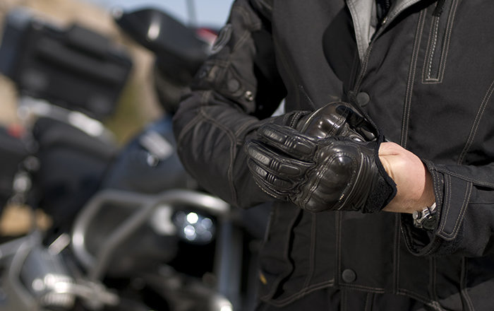 Claves para elegir unos guantes de moto adecuados
