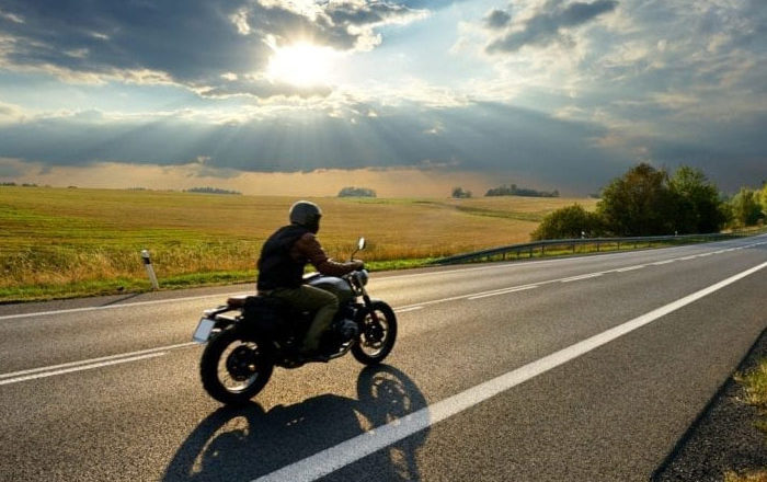 ¿Qué cosas revisar antes de empezar un viaje en moto?