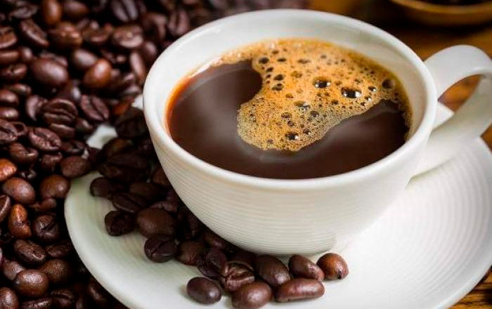 ¿El café puede causar malestar, fatiga y presión arterial alta?